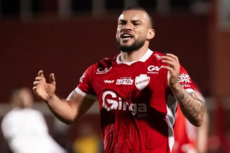 André Luís é baixa no Vila Nova para encarar o Náutico