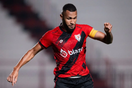 Gustavo Coutinho vive jejum de gols no Atlético
