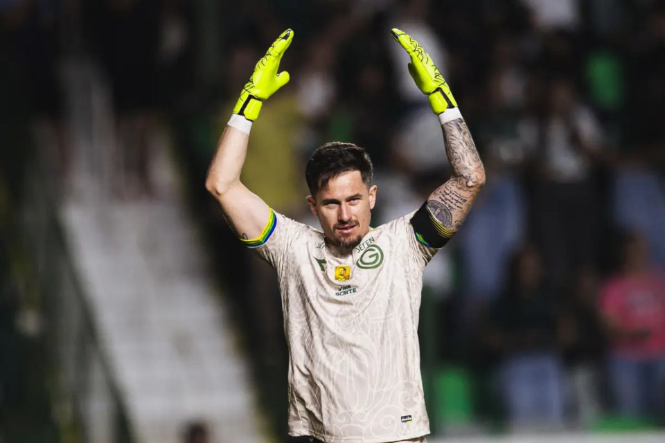 Goiás faz confronto direto contra o CRB para seguir sonhando com os playoffs