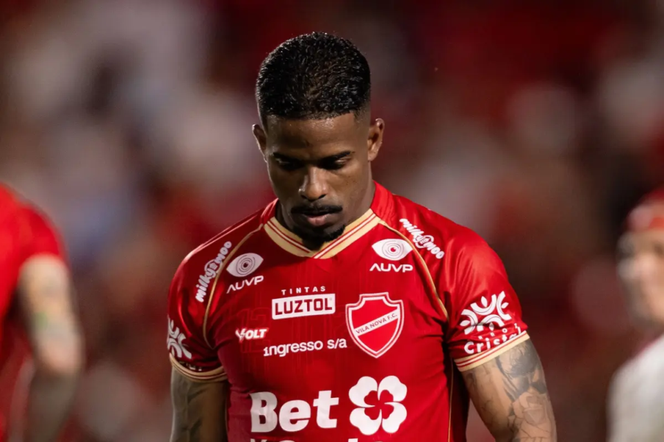Vila Nova perde Hayner após gesto obsceno para torcedor do São Bernardo;
