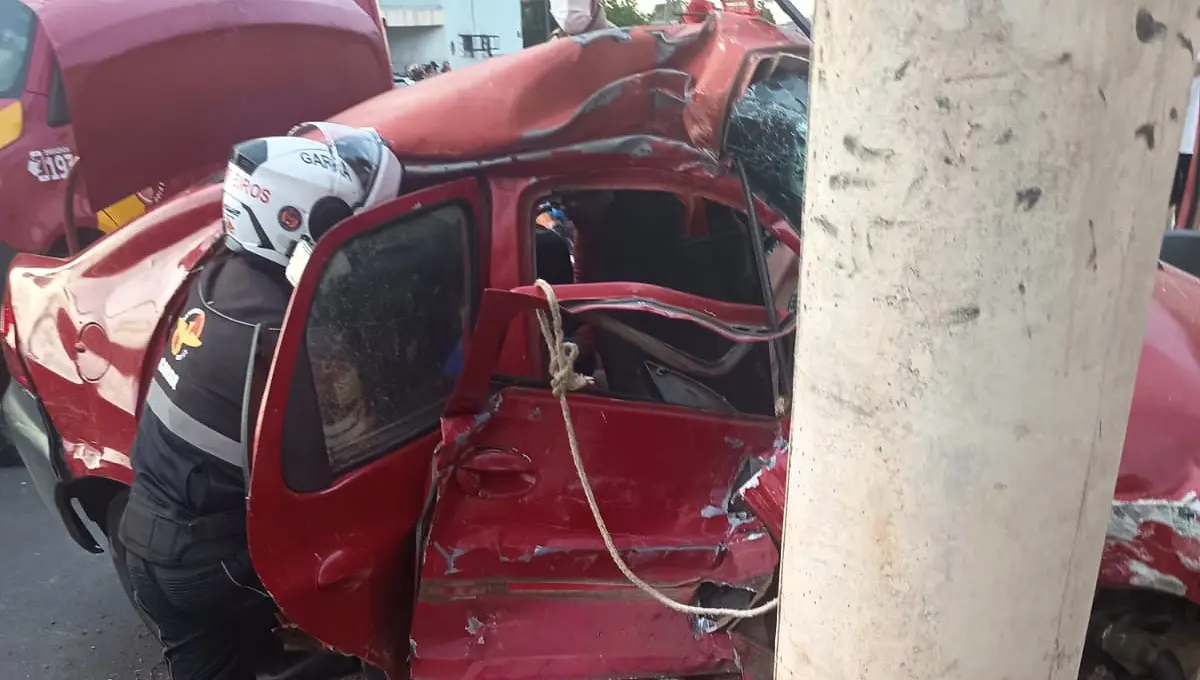 Caminhão atinge e arrasta carro em cruzamento sem sinalização em Goiânia; idoso fica em estado grave; vídeo