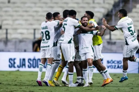 Goiás vence o Ceará e mantém vivo o sonho do acesso