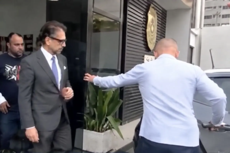 Cirurgião plástico Lessandro Martins prestou depoimento à Polícia Civil para explicar detalhes técnicos da cirurgia que levou a empresária Andreia Gaspar à morte, em Goiânia (Foto: Reprodução/TV Anhanguera)