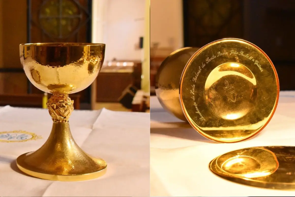 Cálice usado por João Paulo II está guardado na Catedral de Goiânia (Foto: Arquidiocese de Goiânia)