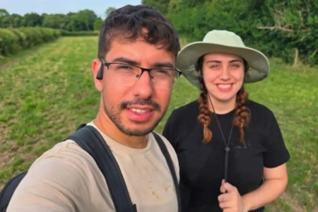 Júlia Gaio e Maik Rodrigues, casal goiano que vive e trabalha em uma fazenda na Irlanda