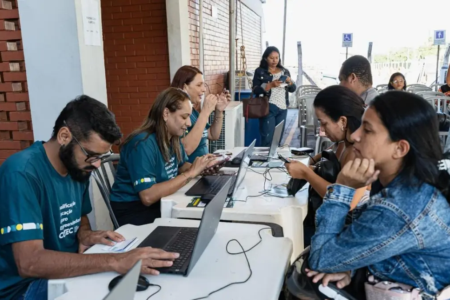 Candidatos sendo atendidos durtante Feirão de Empregos - (Foto: Retomada-GO)