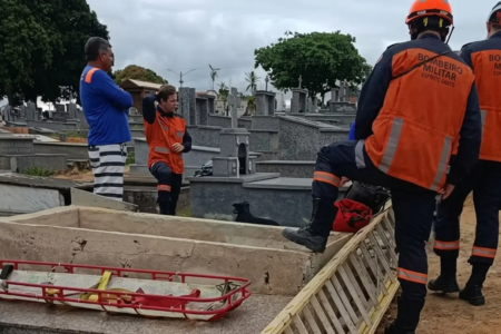 Homem morre após cair na cova do próprio pai durante visita a túmulo no ES Samu e o Corpo de Bombeiros foram acionados