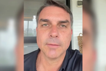 Flávio Bolsonaro projeta 2º turno como 'baixaria sem precedentes' ao convocar voto útil; assista