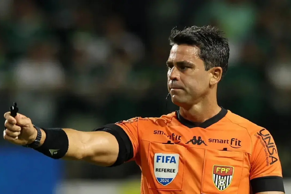 Flávio Rodrigues de Souza apita Goiás x Athletic-MG