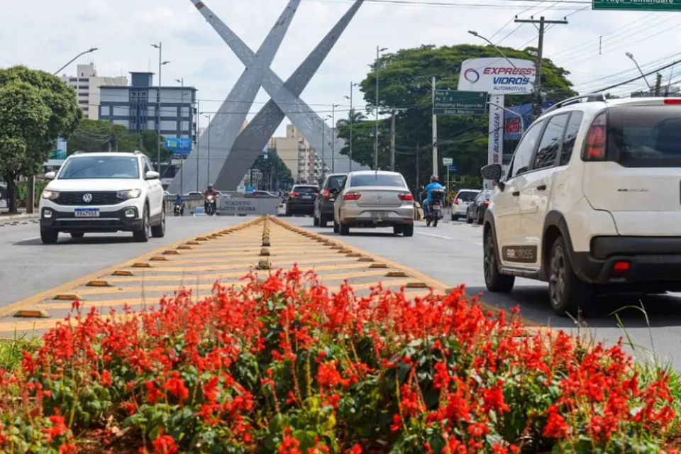 Carros nas ruas de Goiânia