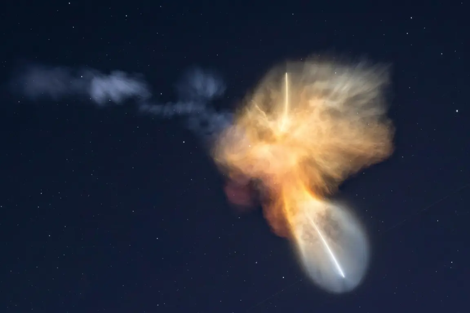 Foguete da SpaceX transforma céu em espetáculo de cores; vídeo Fenômeno é conhecido como space jellyfish, ou “água-viva espacial”