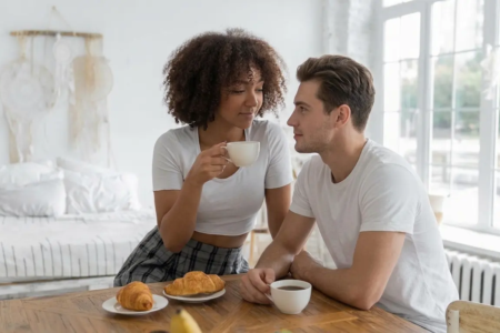 Café antes do sexo melhora ou piora o desempenho? Veja o que diz a ciência Entenda o que os estudos mostram e quais cuidados tomar