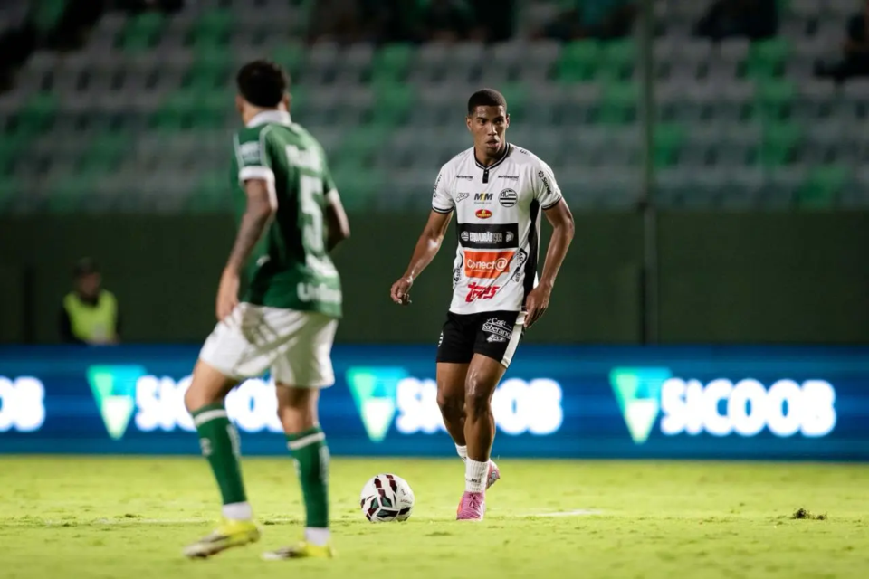 Goiás sente dificuldades diante do Athletic-MG - Foto: Heber Gomes