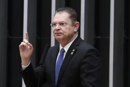 Líder do PL desiste de disputar presidência da Câmara após derrota de Flávio Bolsonaro Deputado Sóstenes Cavalcante (RJ) reunirá o partido