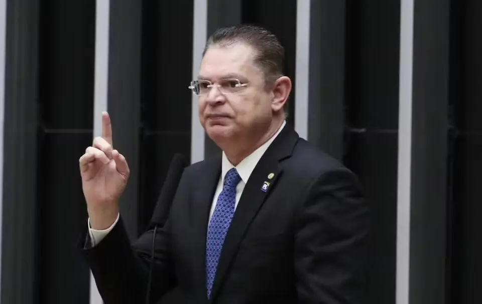 Líder do PL desiste de disputar presidência da Câmara após derrota de Flávio Bolsonaro Deputado Sóstenes Cavalcante (RJ) reunirá o partido