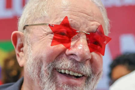 Óculos de estrela vermelha usado por Lula esgota na Shopee e no Mercado Livre após vitória Acessório chamou atenção após o presidente