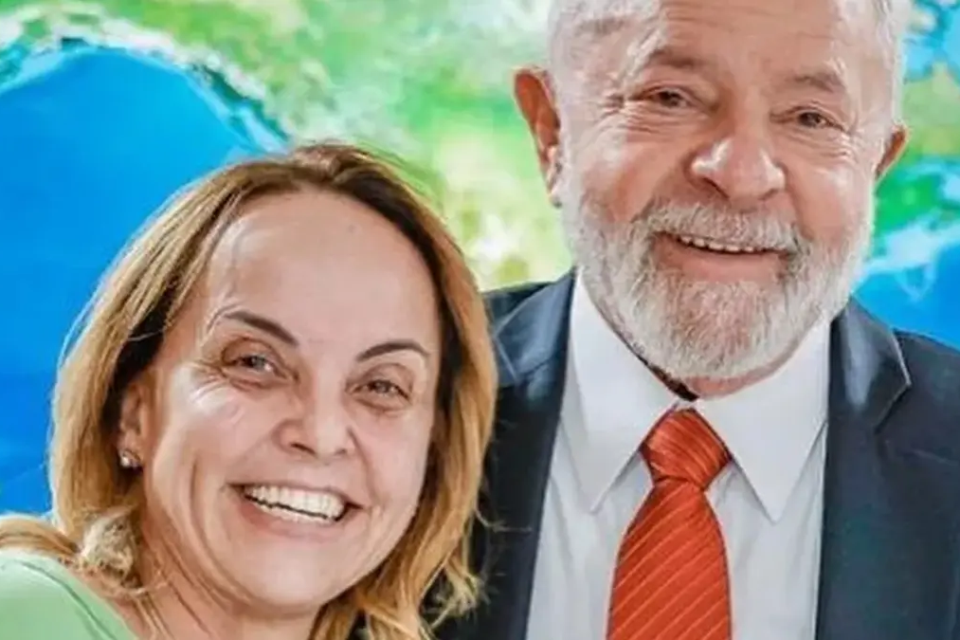 Filha de Lula, José Eliton e Kátia Abreu participam de ato em Goiânia
