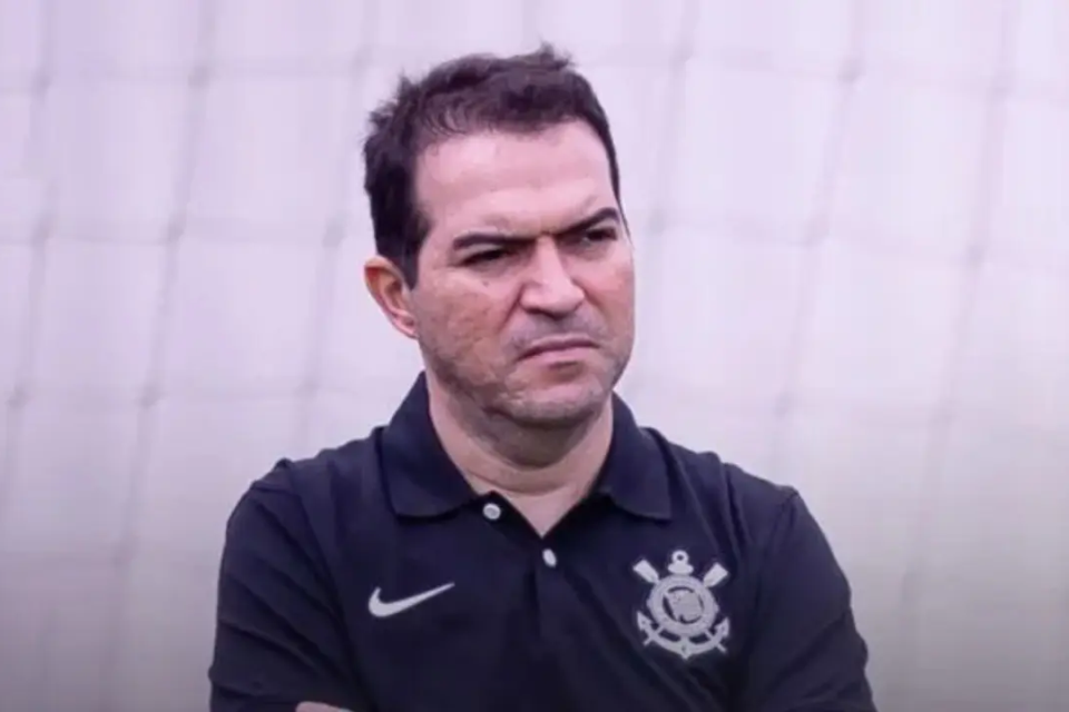 Corinthians demite Marcelo Paz