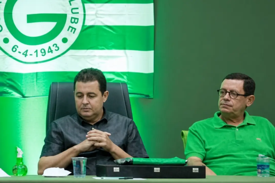 Paulo Rogério e membros do conselho deliberativo aprovam empréstimo no Goiás