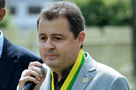 Paulo Rogério se redime do fracasso do Goiás na Série B