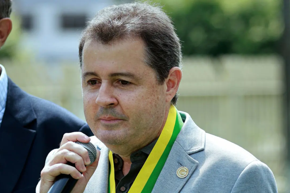 Paulo Rogério se redime do fracasso do Goiás na Série B