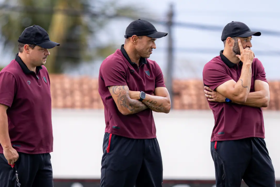 Roger Silva promove mudanças no Atlético para encarar a Ponte Preta