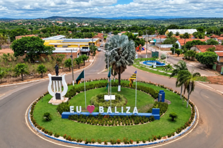 Rotatória Eu Amo Baliza em Vista Aérea