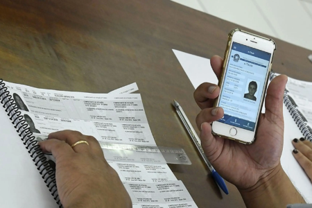 Eleitores podem utilizar o aplicativo e-Título para consultar informações eleitorais e apresentar o documento digital durante a votação (TSE/Divulgação)
