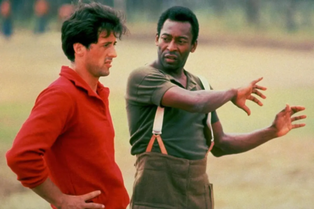 Sylvester Stallone conta como Pelé quebrou seu dedo durante filme: ele se irritou Ator e jogador brasileiro juntos Fuga para a Vitória