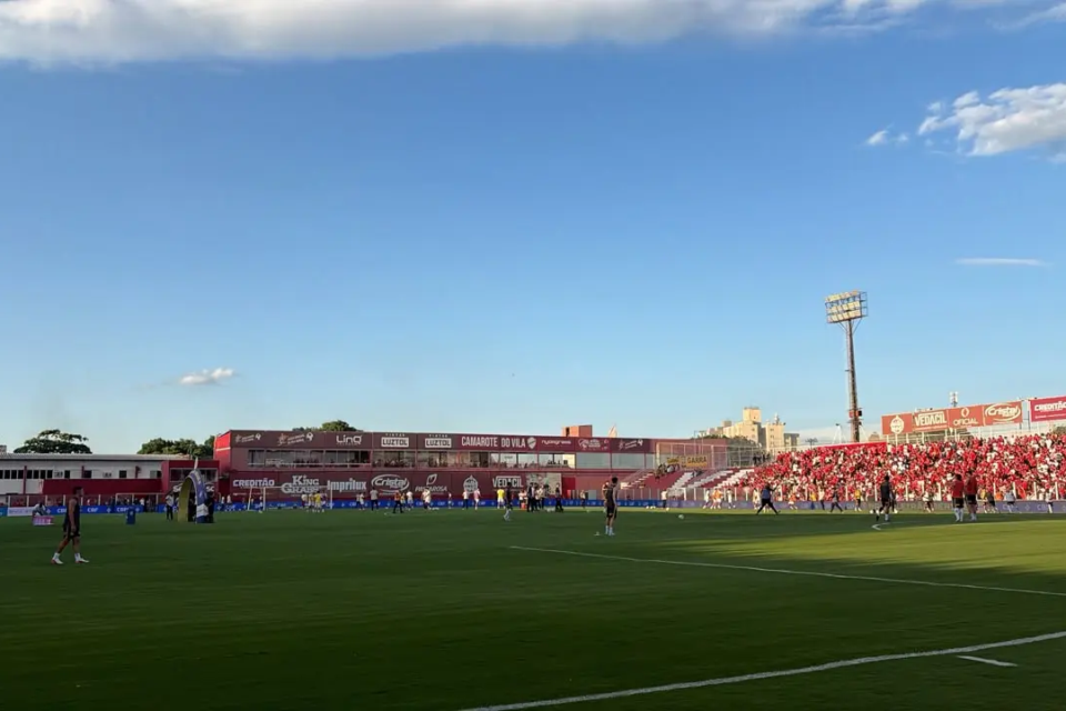 Vila Nova tem novidades na escalação para defender liderança diante do Novorizontino